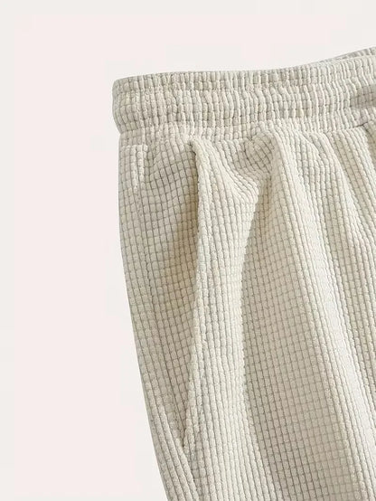 Casual shorts with drawstring waist and side pockets