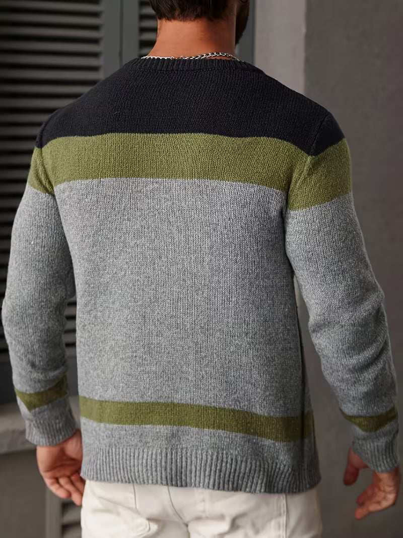 Knitted jumper with colour block design and round neck