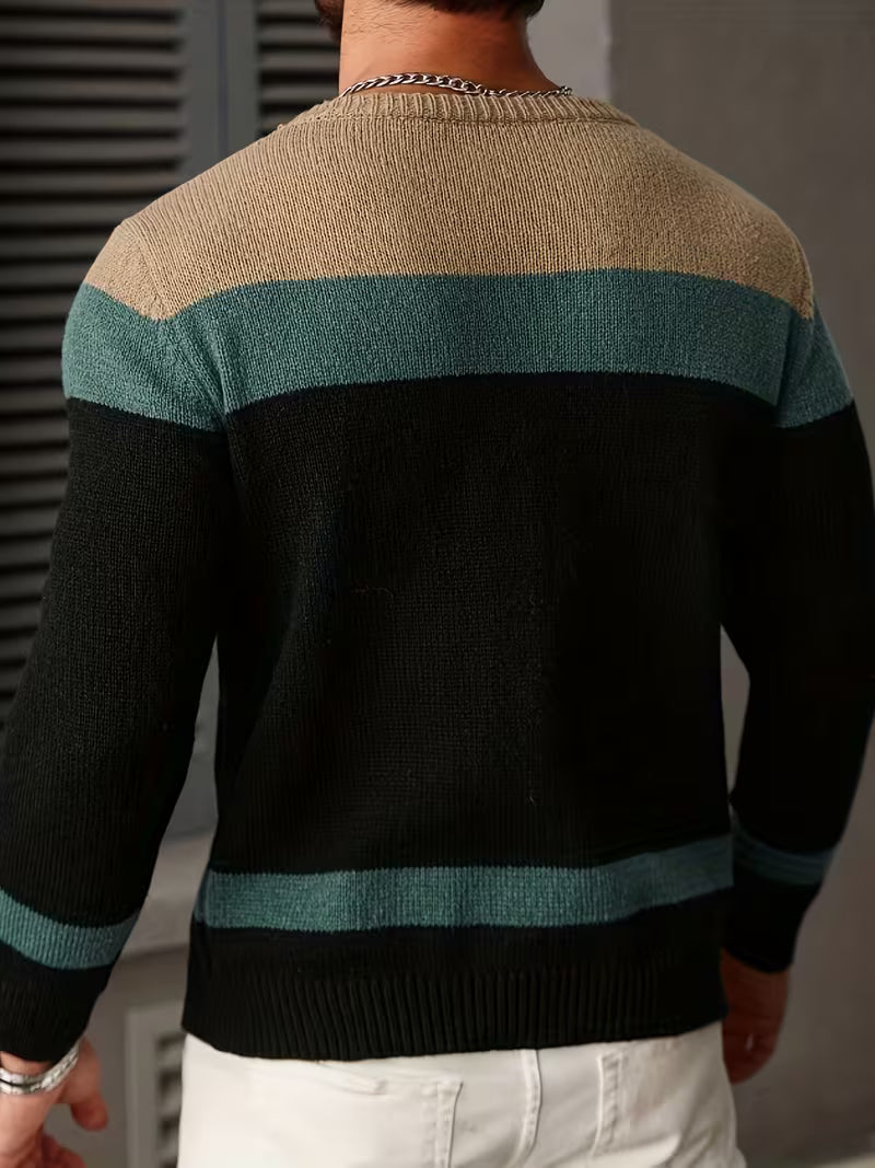 Knitted jumper with colour block design and round neck