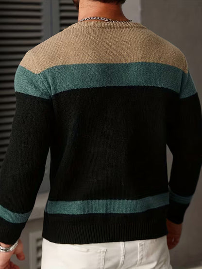 Knitted jumper with colour block design and round neck
