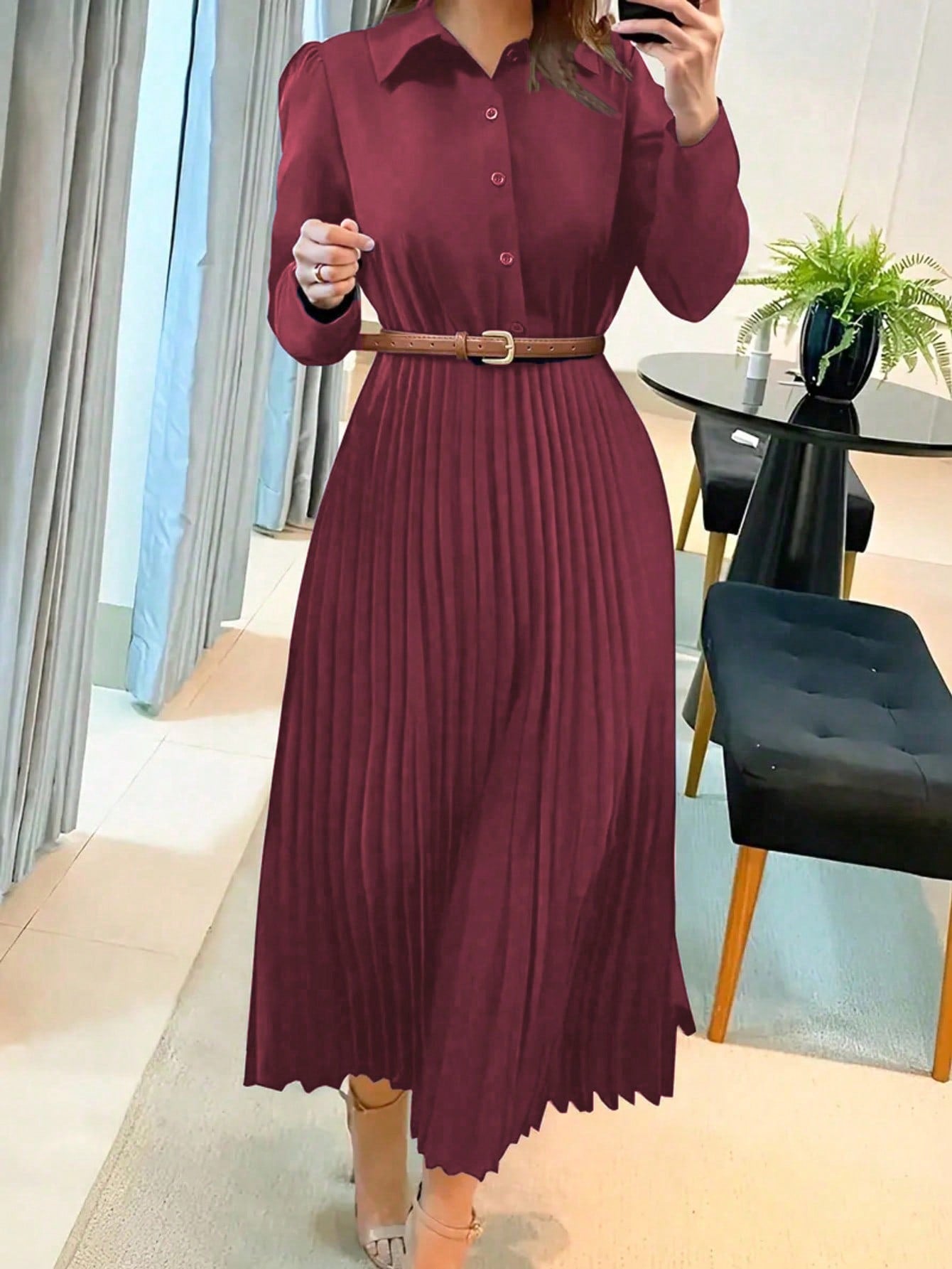 Pleated dress with long sleeves and button closure