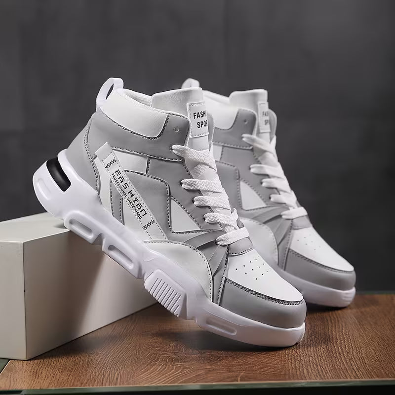 High-top trainers with non-slip sole and lace-up fastening