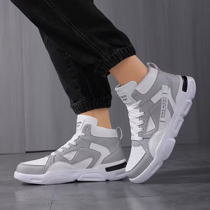 High-top trainers with non-slip sole and lace-up fastening