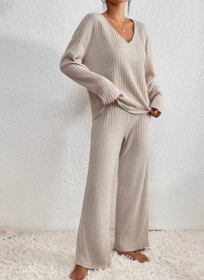 Loungewear Set with V-Neck and Relaxed Fit