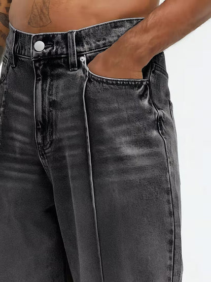 Jeans with a loose straight-leg fit and high waist