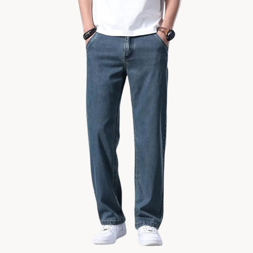 Jeans with regular fit and straight leg