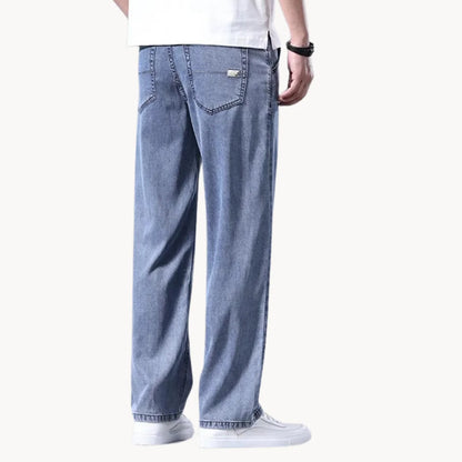 Jeans with regular fit and straight leg
