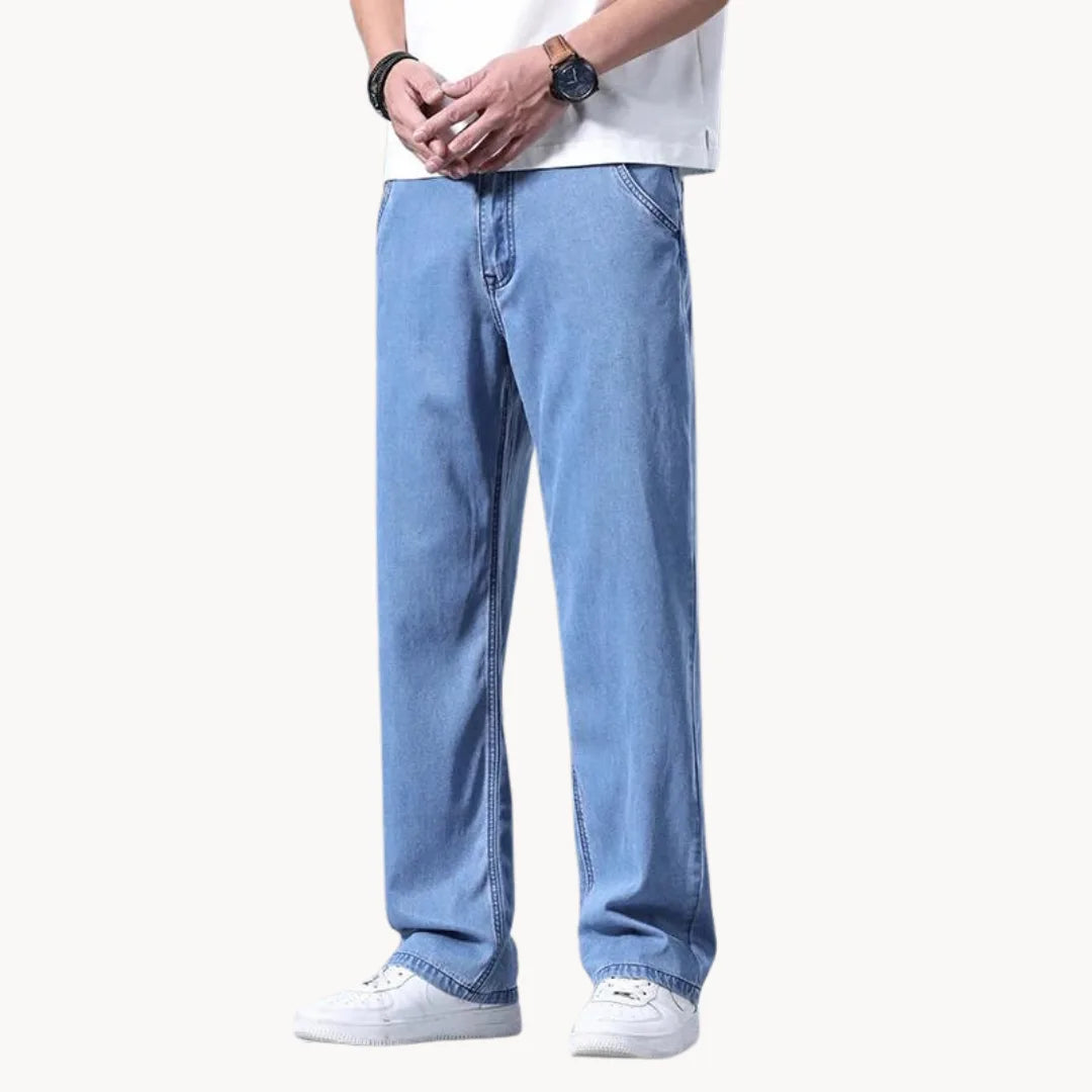 Jeans with regular fit and straight leg