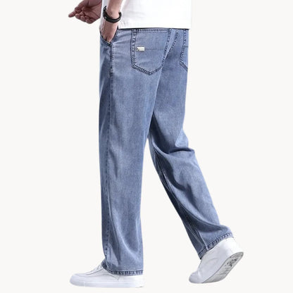Jeans with regular fit and straight leg