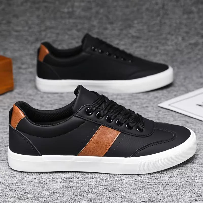 Low sneakers with lace-up fastening and suede accent