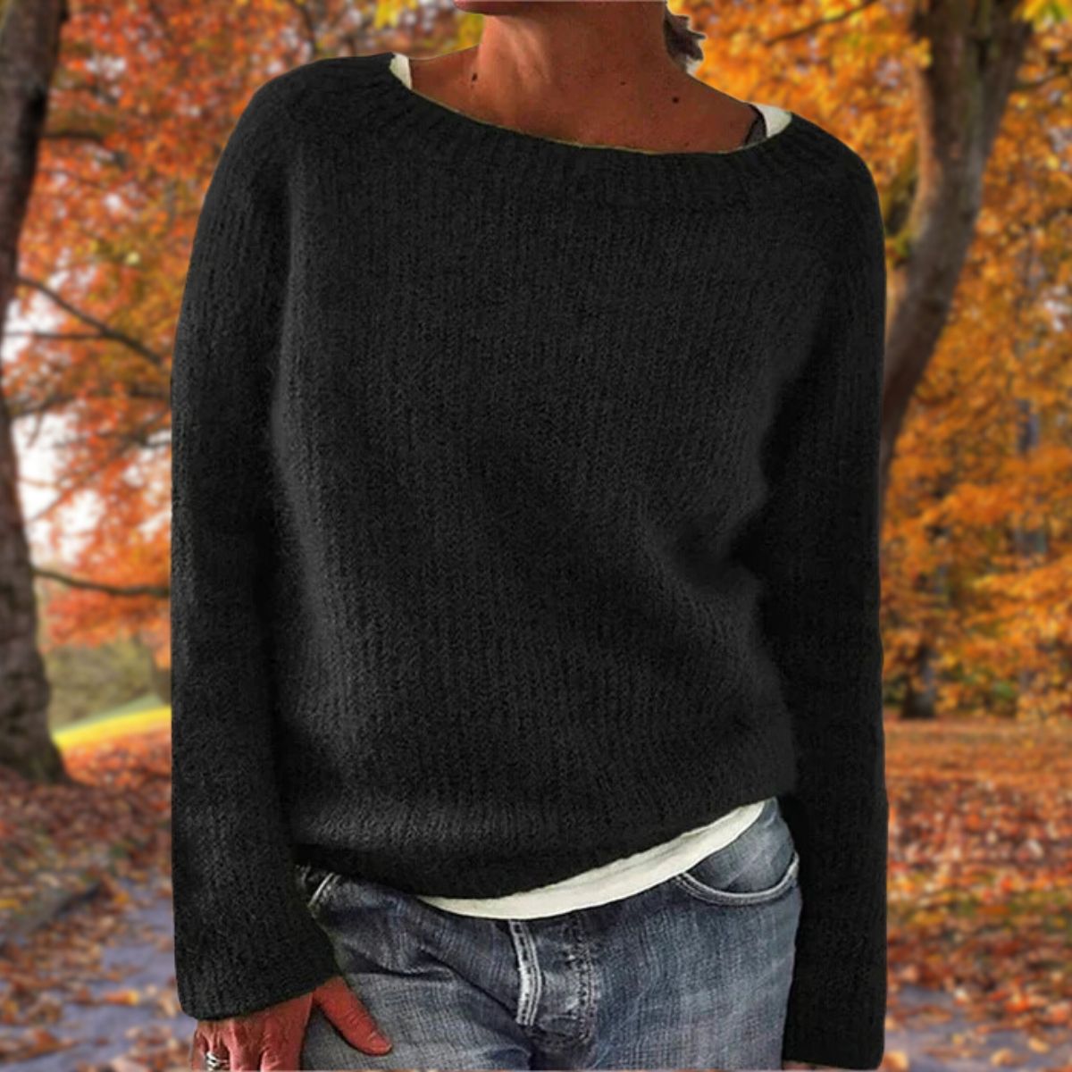 Loose fit jumper with round neck and long sleeves