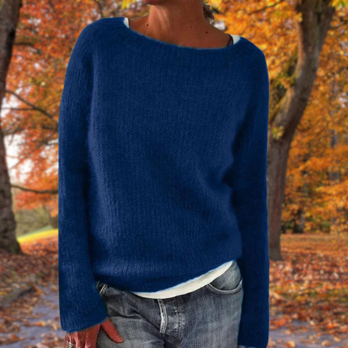 Loose fit jumper with round neck and long sleeves