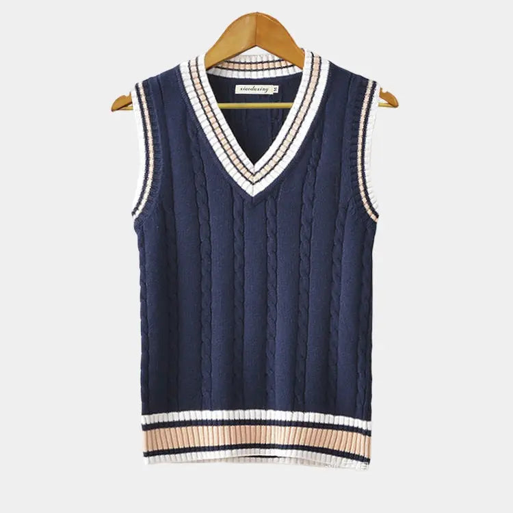 Sleeveless jumper with v-neck and cable pattern