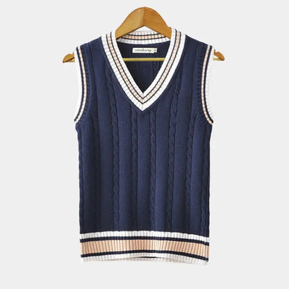 Sleeveless jumper with v-neck and cable pattern