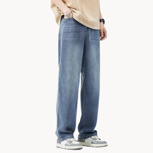 Relaxed fit men's jeans with light wash