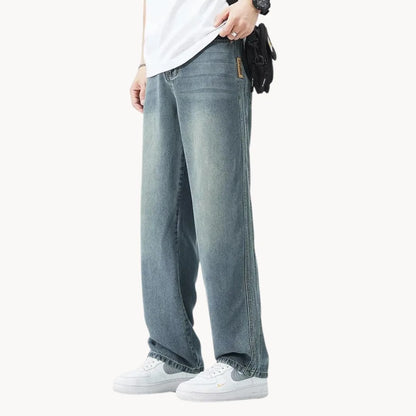 Relaxed fit men's jeans with light wash