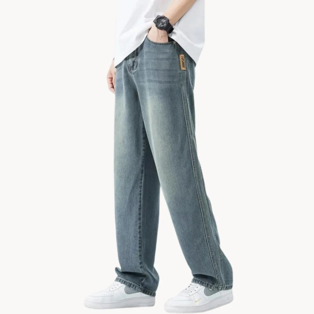 Relaxed fit men's jeans with light wash
