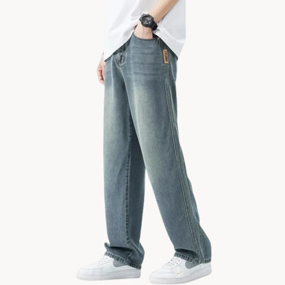 Relaxed fit men's jeans with light wash