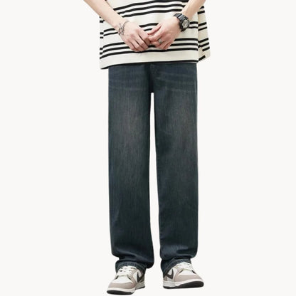 Relaxed fit men's jeans with light wash