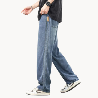 Relaxed fit men's jeans with light wash