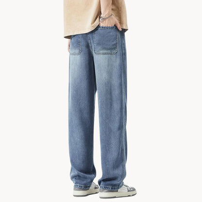 Relaxed fit men's jeans with light wash
