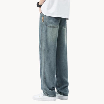 Relaxed fit men's jeans with light wash
