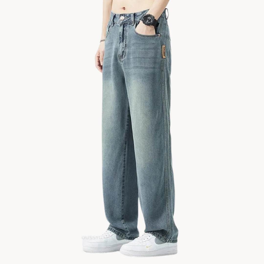 Relaxed fit men's jeans with light wash