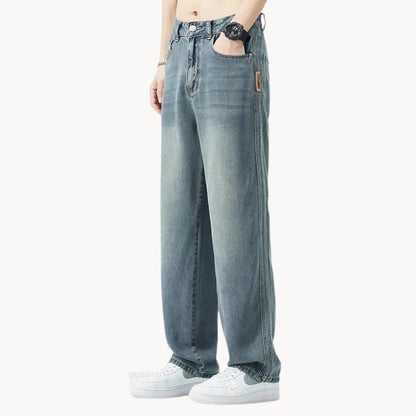 Relaxed fit men's jeans with light wash