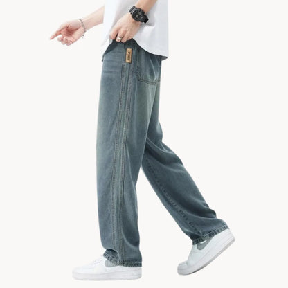 Relaxed fit men's jeans with light wash