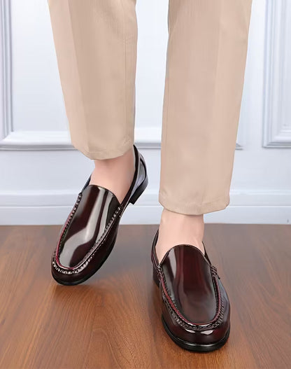 Shoes with lightweight design and pointed toe