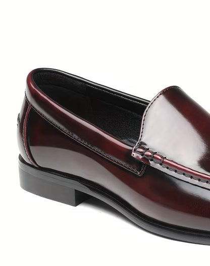 Shoes with lightweight design and pointed toe