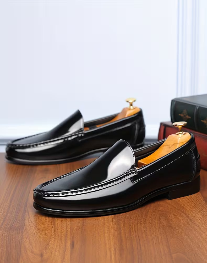 Shoes with lightweight design and pointed toe