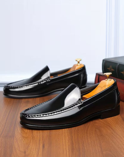 Shoes with lightweight design and pointed toe