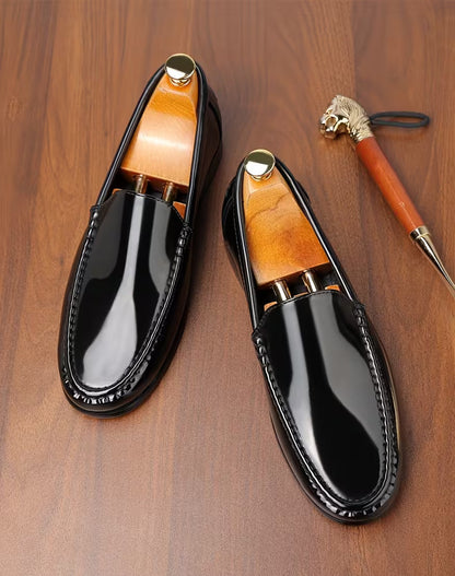 Shoes with lightweight design and pointed toe