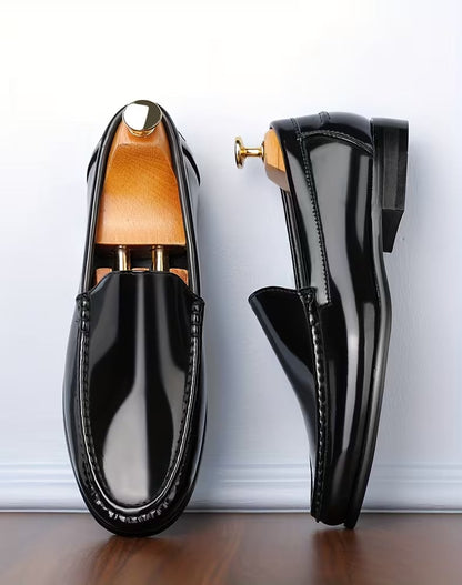 Shoes with lightweight design and pointed toe
