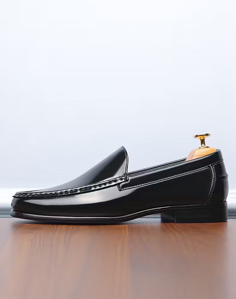 Shoes with lightweight design and pointed toe