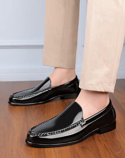 Shoes with lightweight design and pointed toe