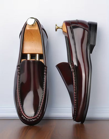 Shoes with lightweight design and pointed toe