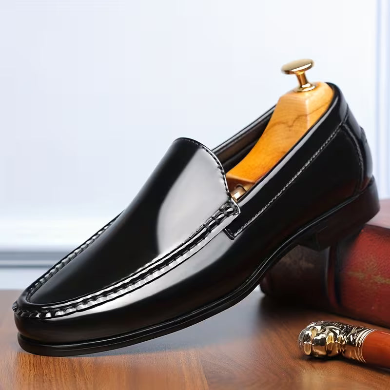 Shoes with lightweight design and pointed toe