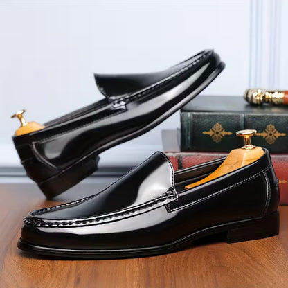 Shoes with lightweight design and pointed toe