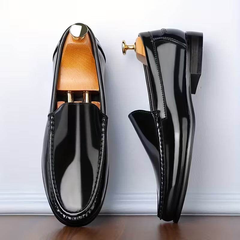 Shoes with lightweight design and pointed toe
