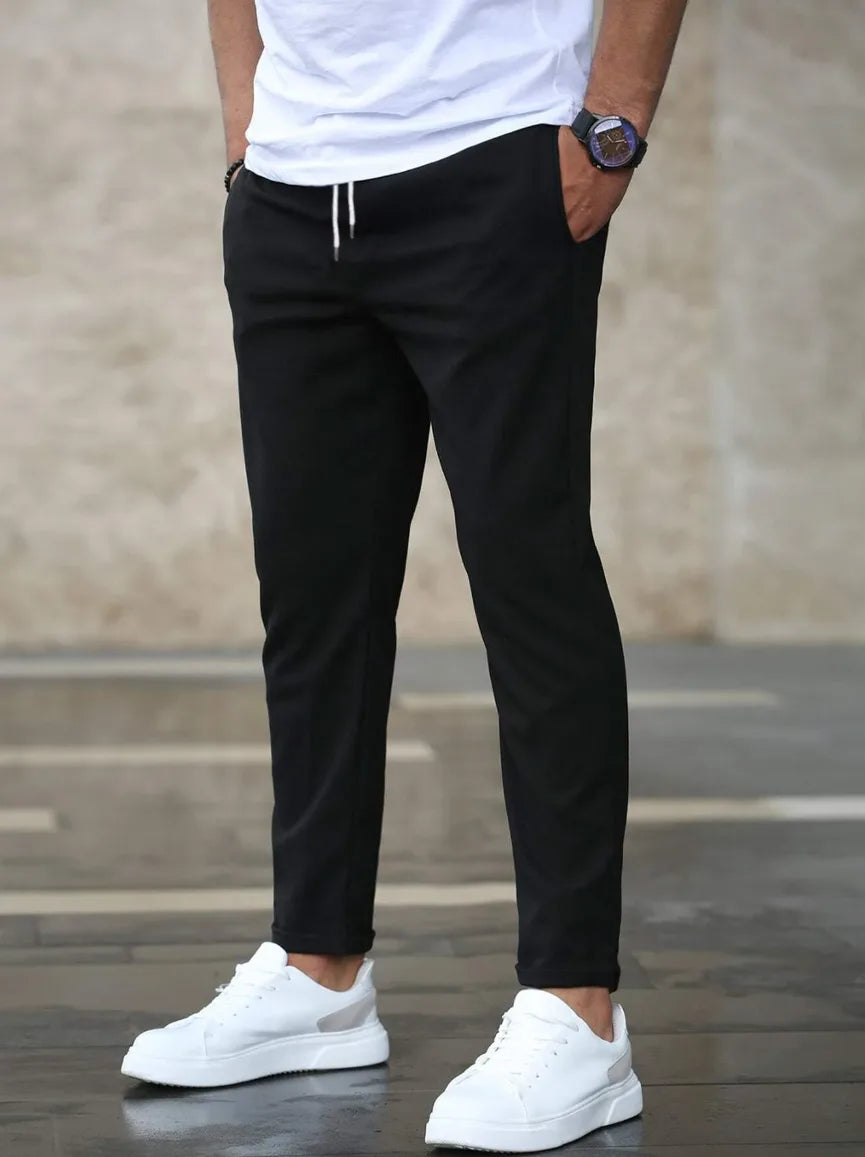 Slim fit trousers with elastic waistband and side pockets