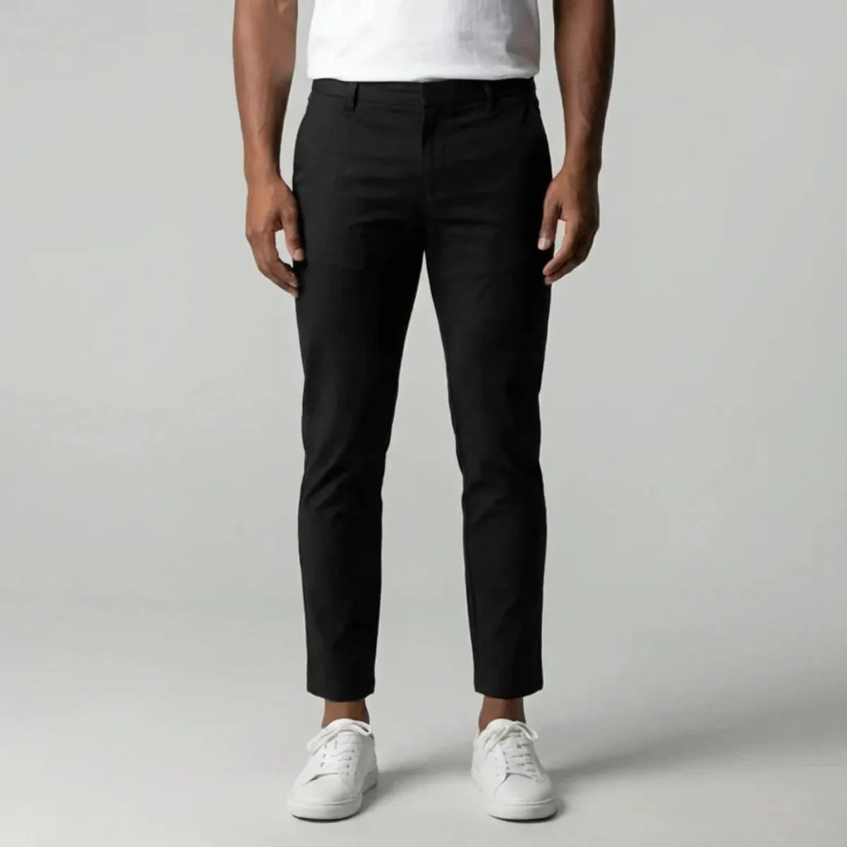 Slim fit chinos with side pockets