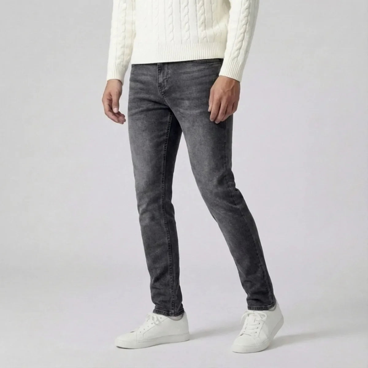 Slim fit jeans with light wash and five-pocket style