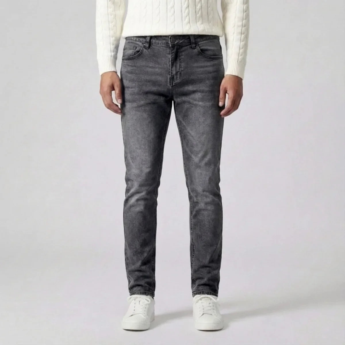 Slim fit jeans with light wash and five-pocket style