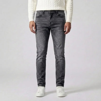 Slim fit jeans with light wash and five-pocket style
