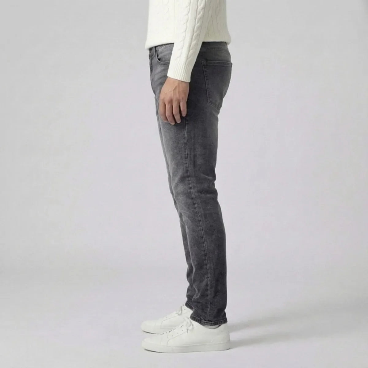 Slim fit jeans with light wash and five-pocket style