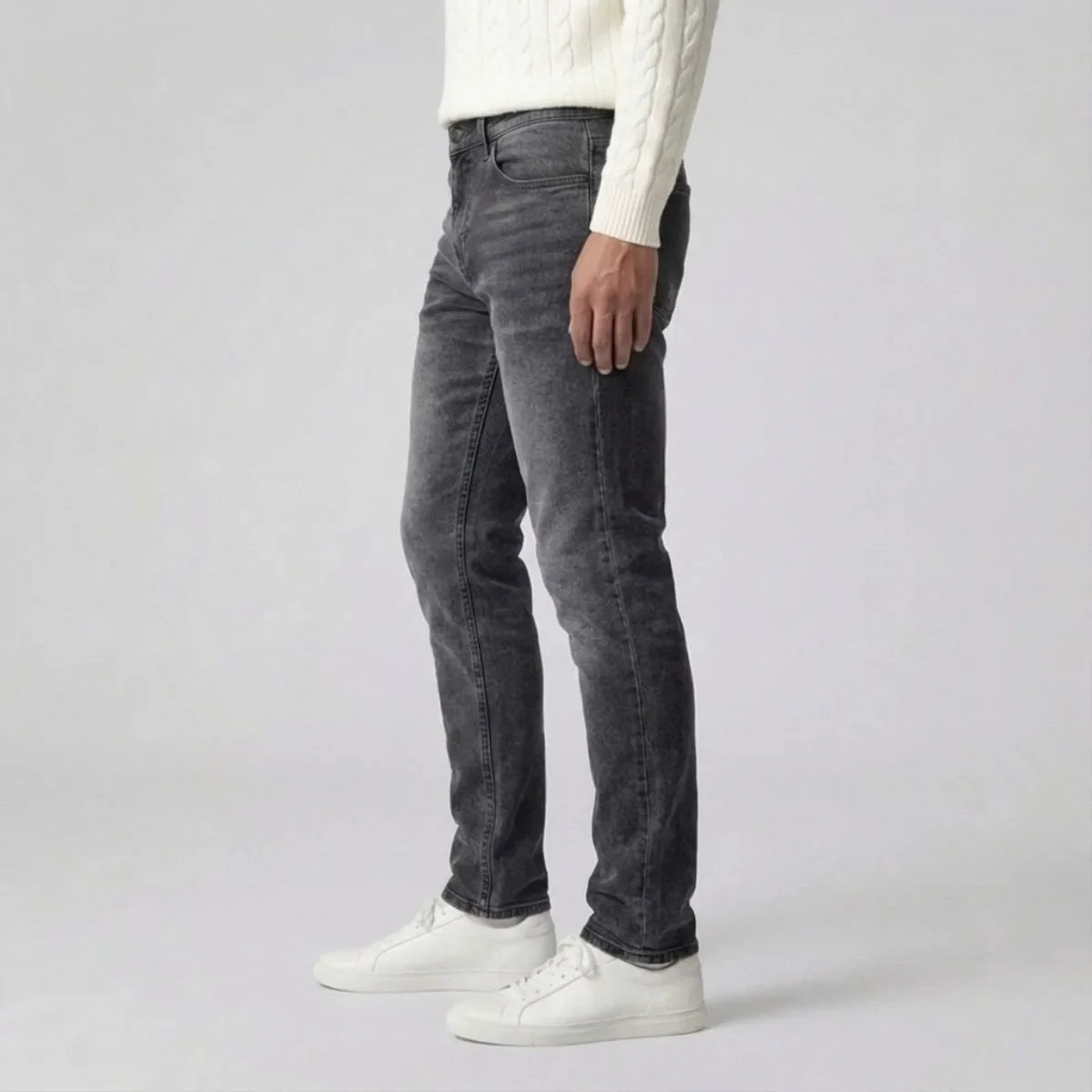 Slim fit jeans with light wash and five-pocket style