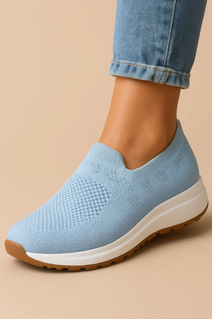 Orthopaedic sneakers with breathable upper and flexible sole