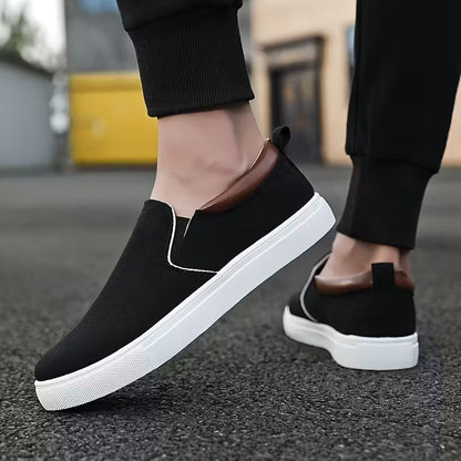 Slip-on shoes with breathable canvas and elastic opening